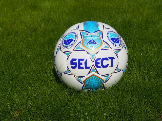 3-2！世界第1不同命：孙颖莎力挽狂澜3连胜，林诗栋孤掌难鸣3连败.