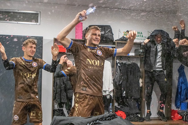 詹姆斯0.1秒极限补篮绝杀！湖人结束三连败，重返西部第四.